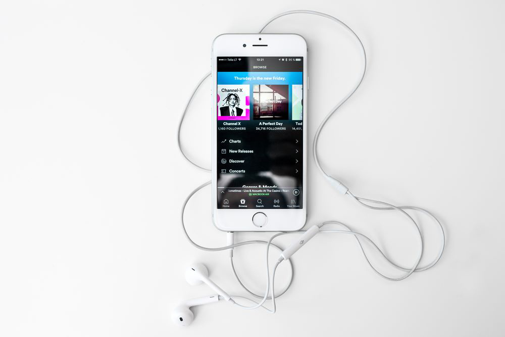 how to listen to spotify offline on iphone