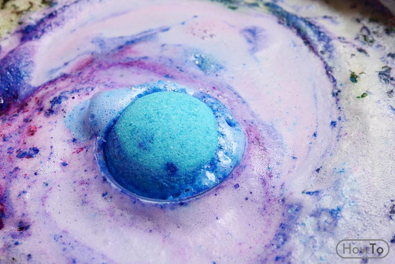 How to Use a Bath Bomb Use Like a Lush Pro - Howto