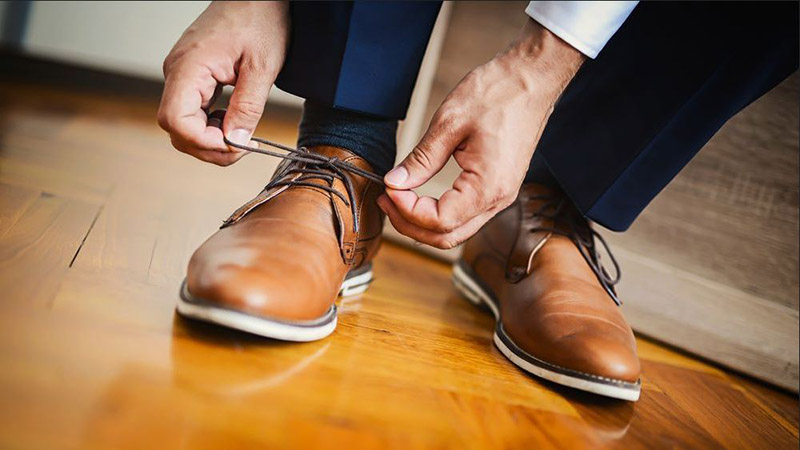 leather shoes making noise while walking